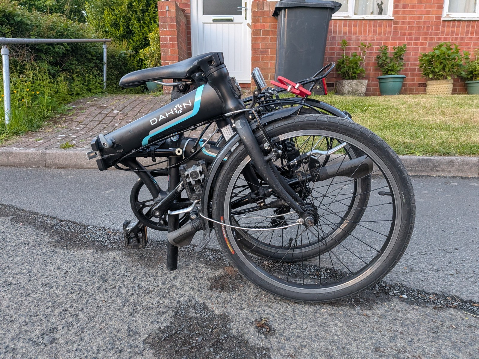Dahon Vibe City Folding Bicycle 20 Inch Wheels 7 Speed Shimano Gears