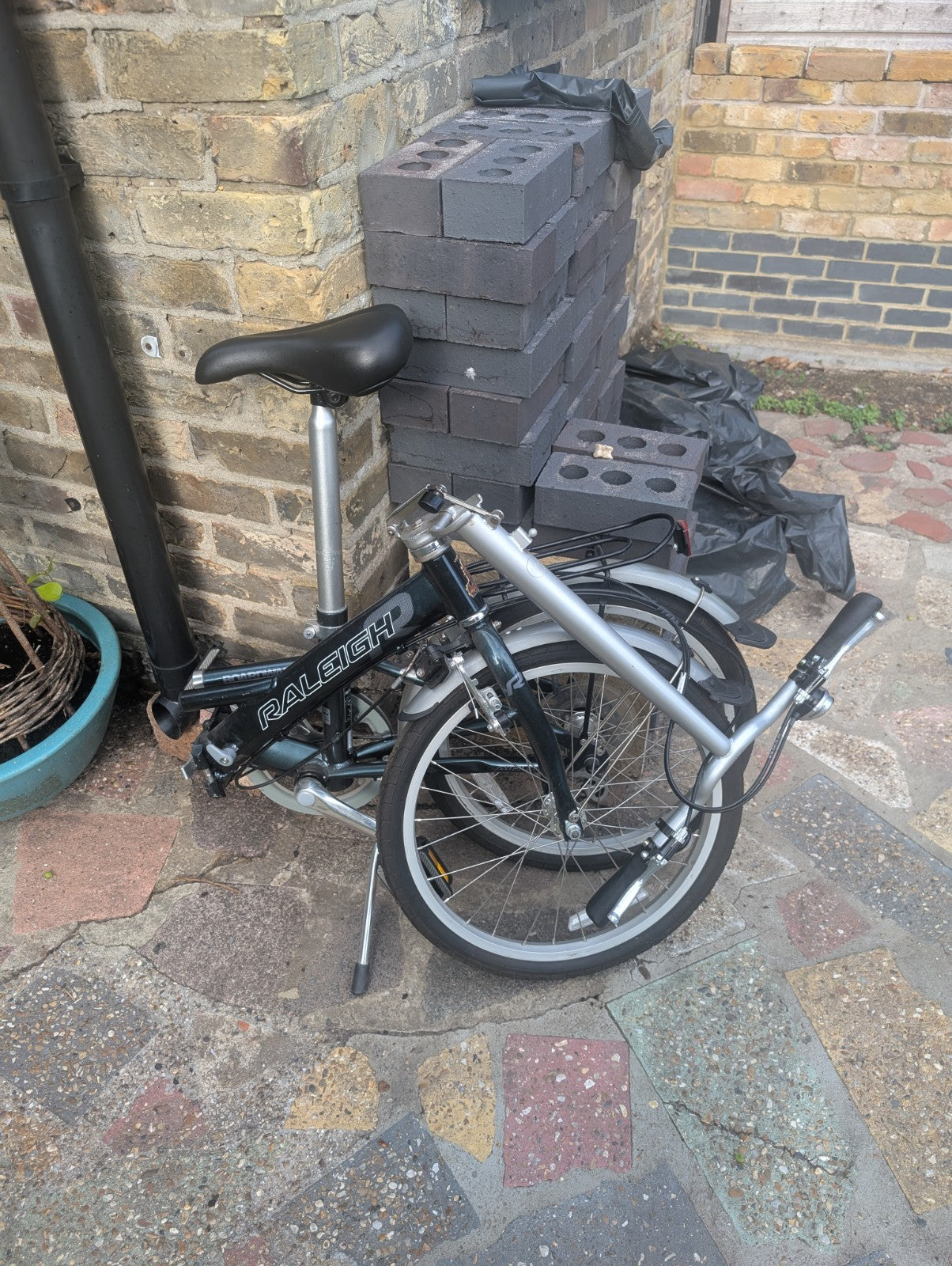Raleigh Boardwalk Alloy Folding bike,6 spd,20" Shimano gears commuter bicycle