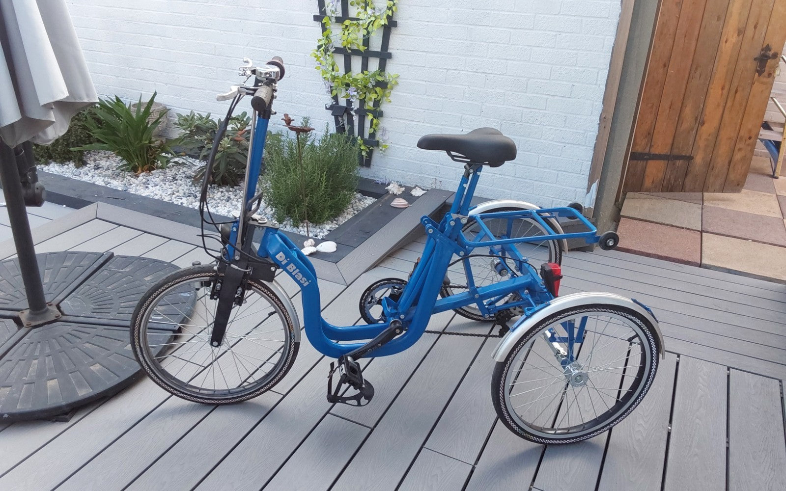 Di Blasi folding bike R32 model. Blue bike in used but in great condition.