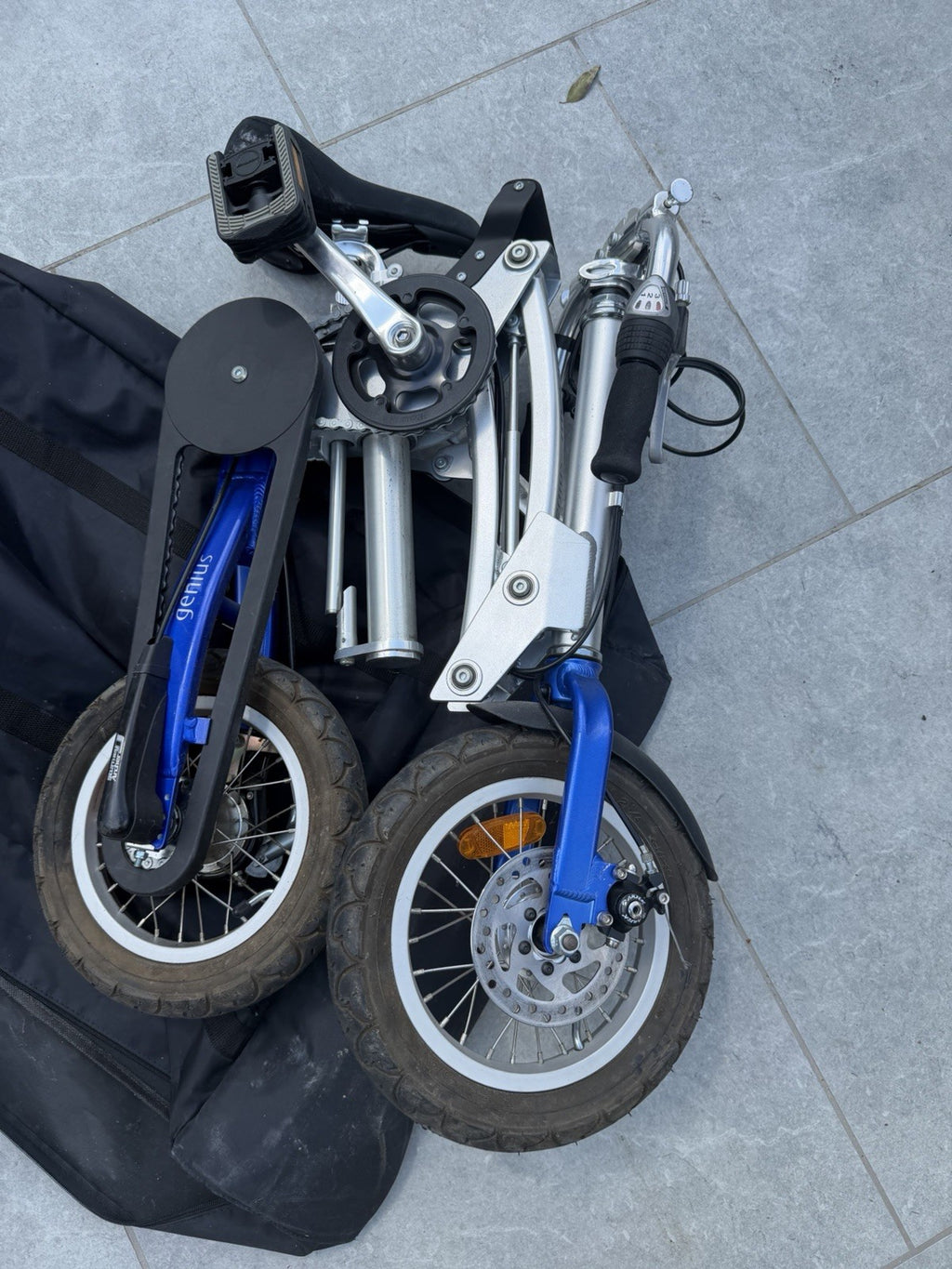 MOBIKY GENIUS FOLDING BIKE WITH BAG , DISC BRAKES