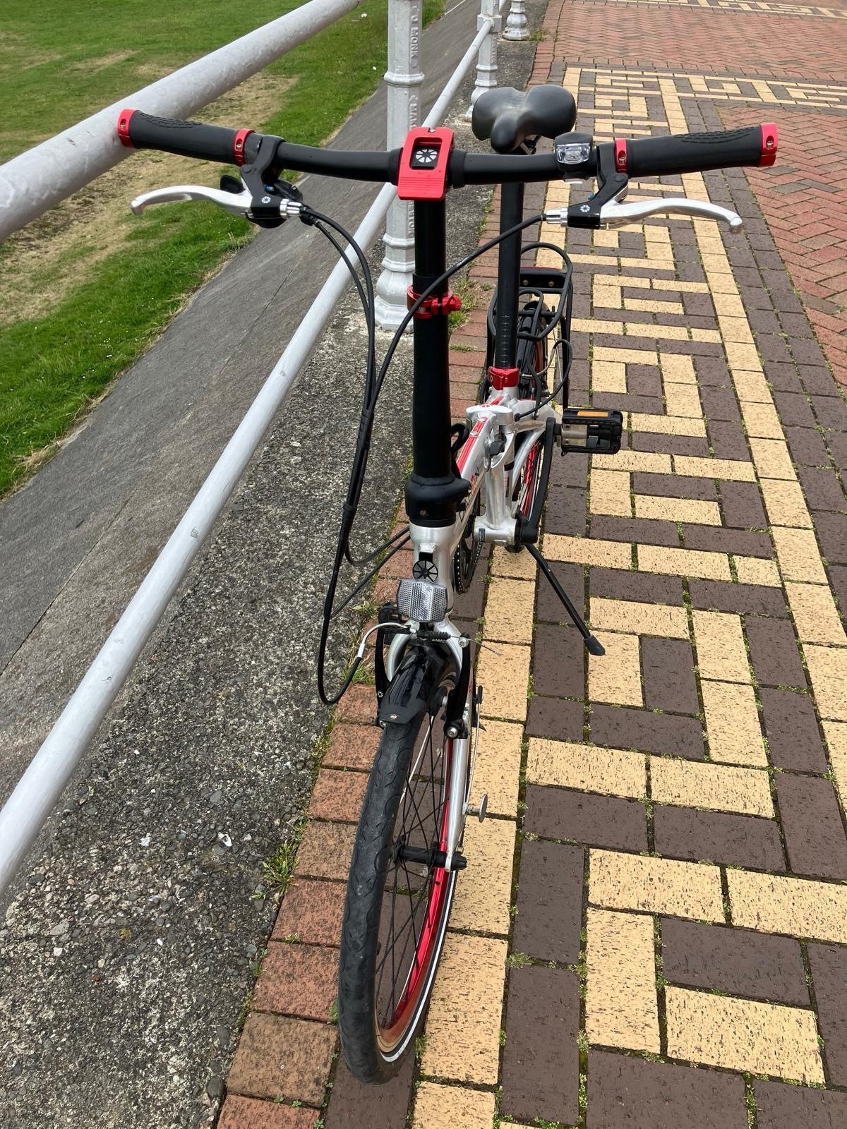 Dahon Mu P8 folding bike