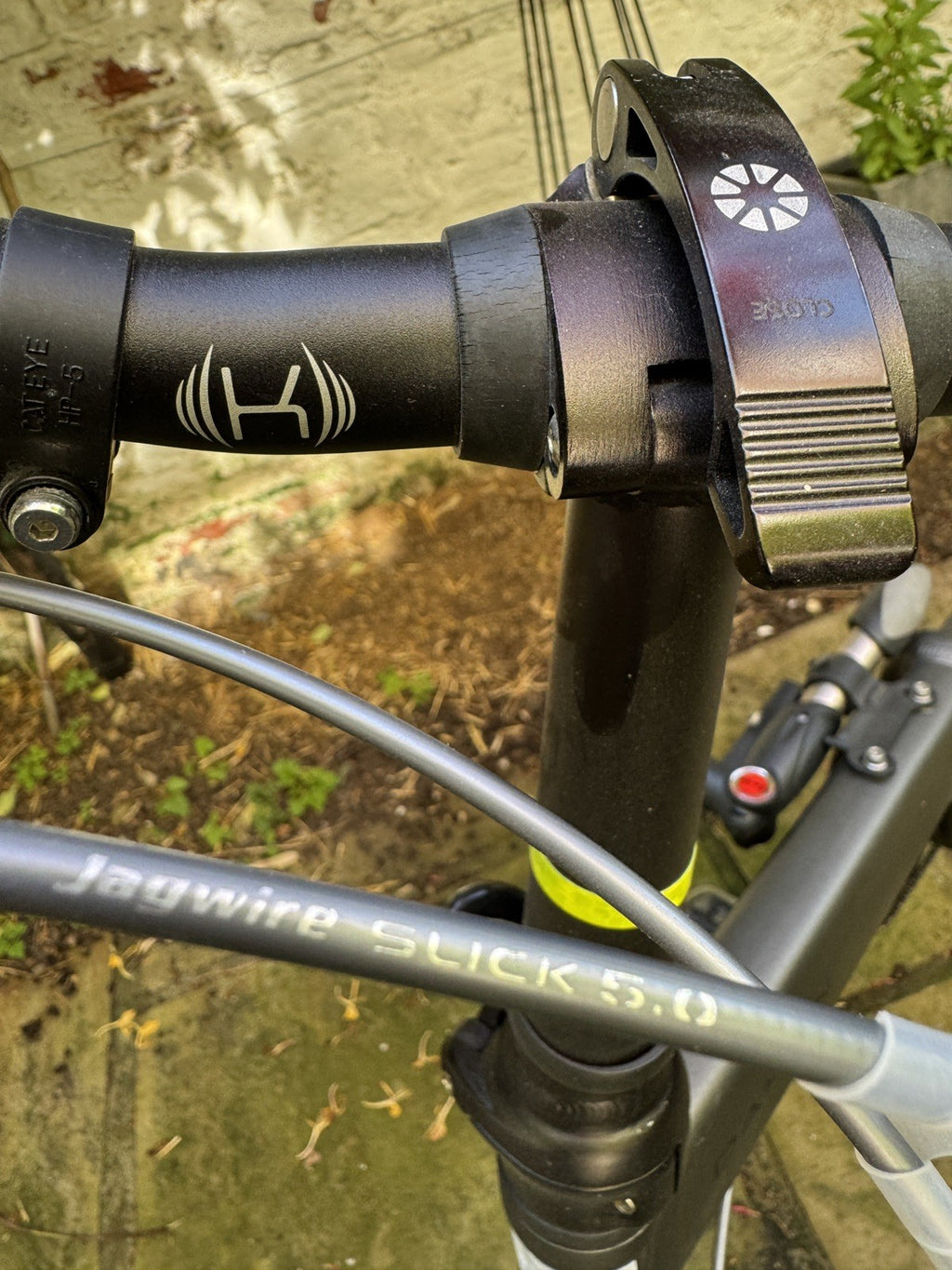 Dahon Jetstream P8 folding bike