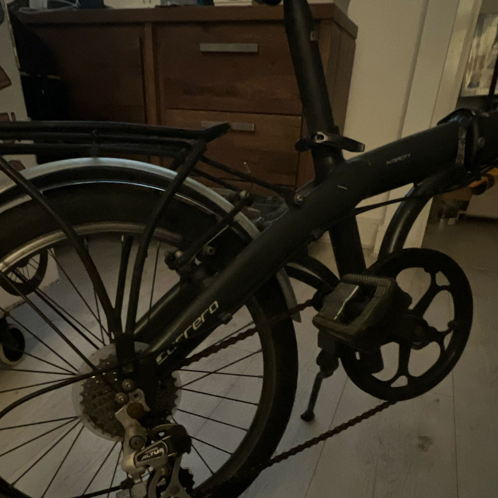 Carrera Intercity 20in Aluminium Folding Bike 8-Speed Rack Mudguards V-Brake