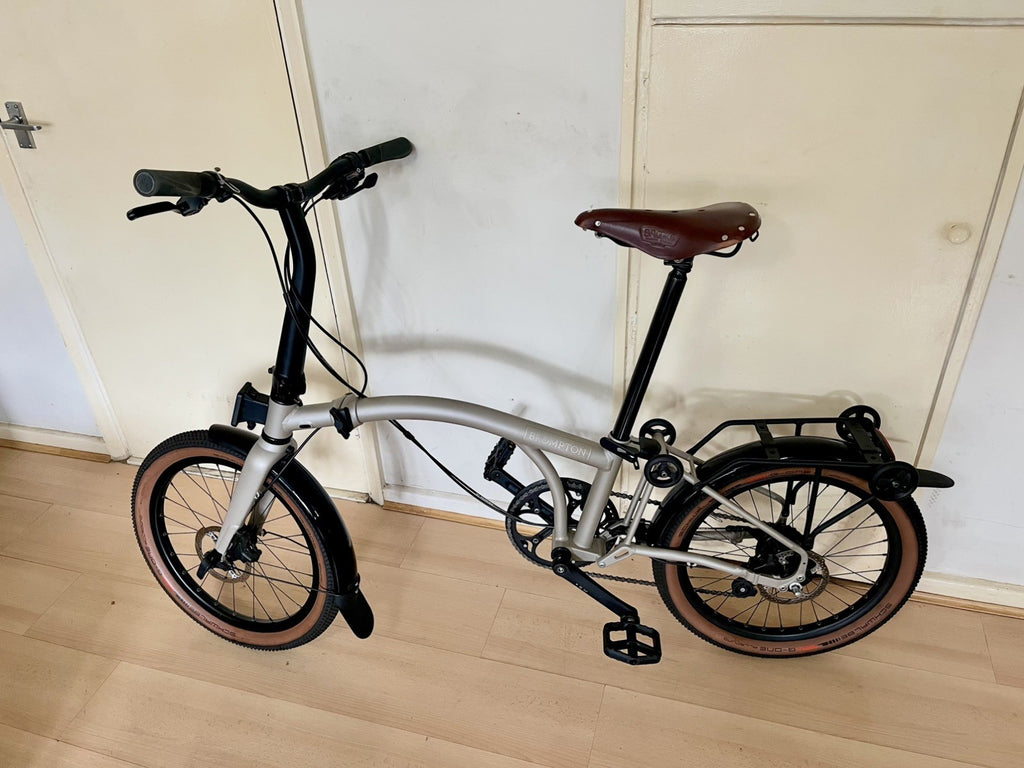 Brompton G Line Folding Bike 8-Speed, Traildust White w rack & mudguards Small