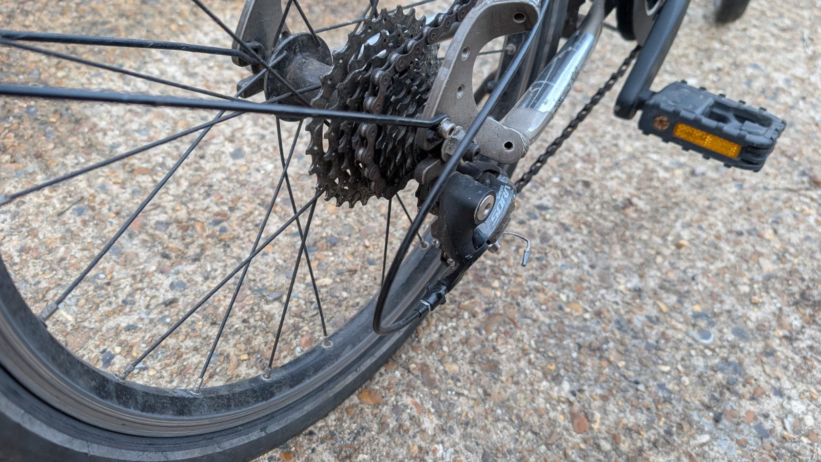 Btwin Tilt 900 Folding Bike 9 Speed Lightweight.