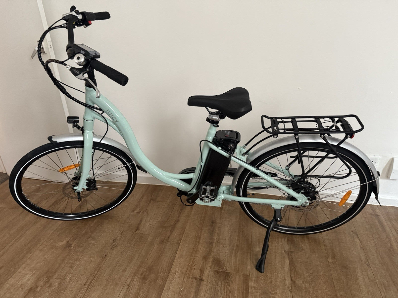 Juicy Classic City Dutch Stepthrough  Bike Assistance Up to 30MPH