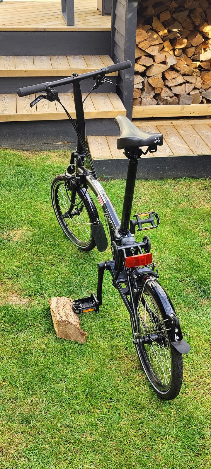 Brompton C Line 4 Speed in Black includes Litelok X1 Plus and Brompton toolkit