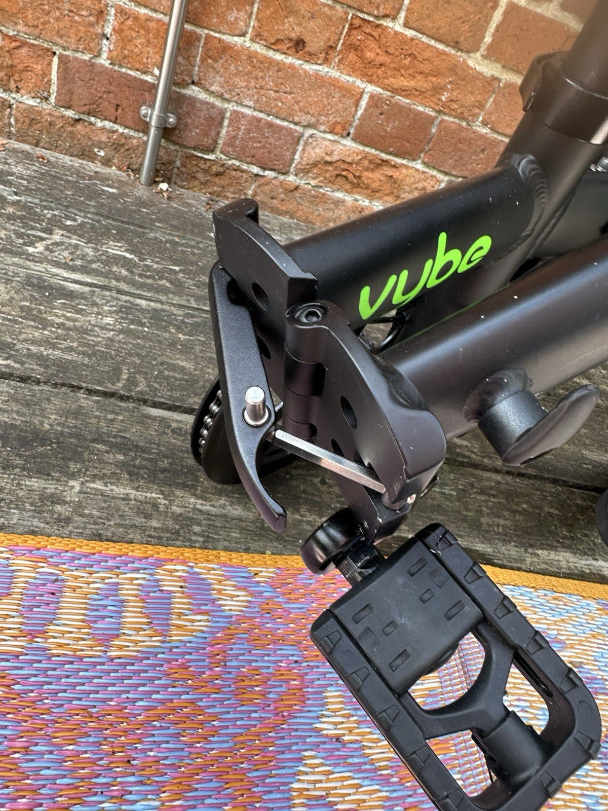 Dahon Vybe City Folding Bike 7-Speed, matte black