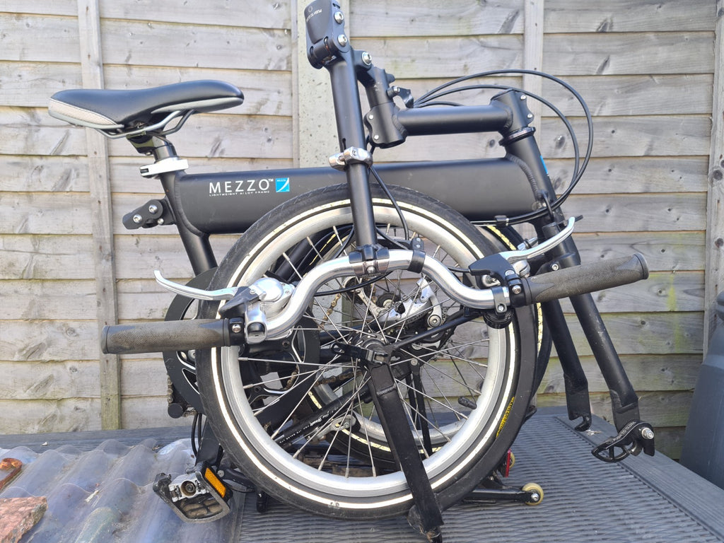 Mezzo D9 Folding Bike with commuter bag