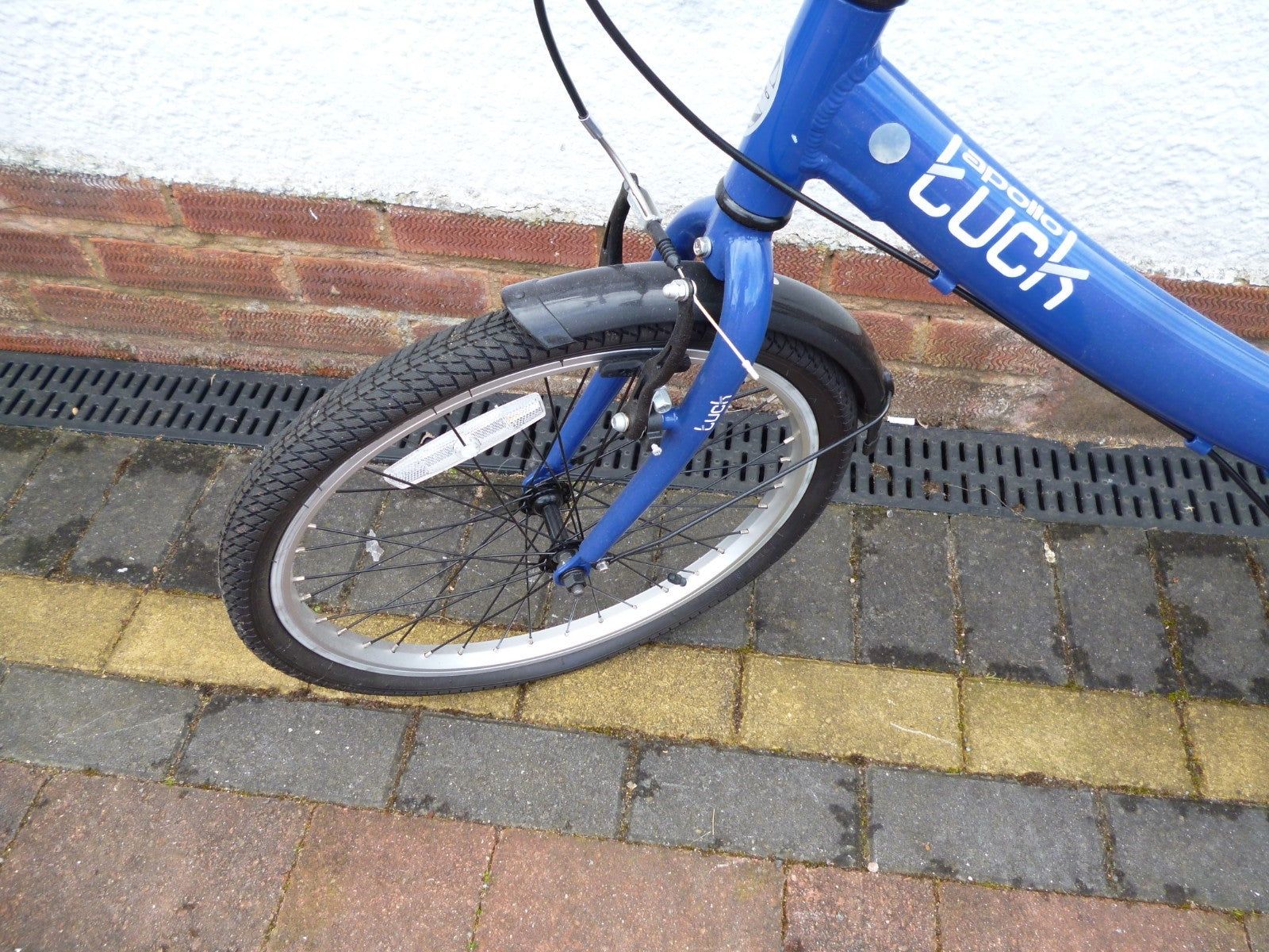 Apollo Tuck Folding Bike - 20" Wheel