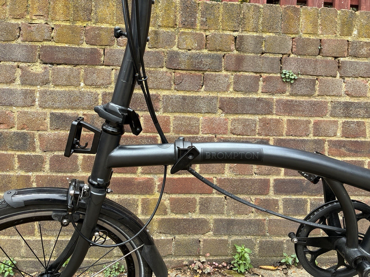 Brompton C line  Folding Bike 9 speed  16in Black 23cm