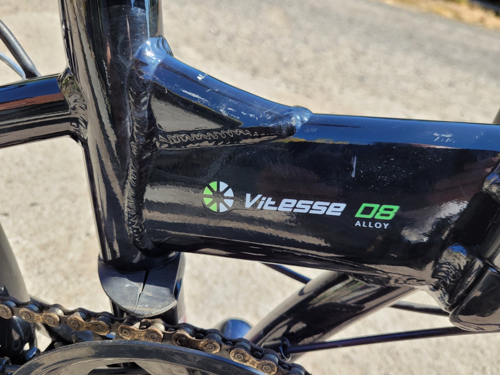 Dahon Vitesse D8 Folding Bike. Black with black  20" Wheels.
