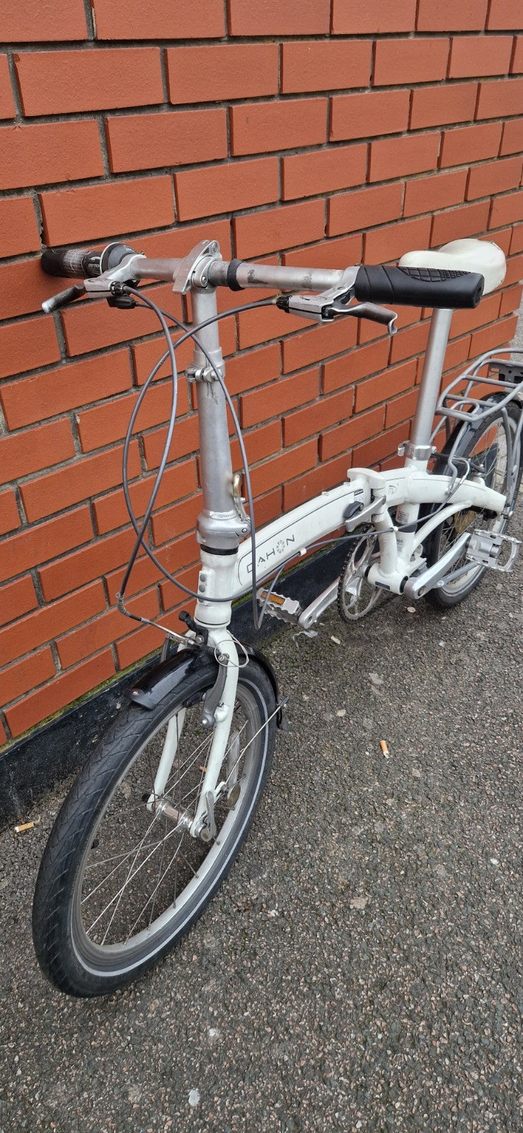Dahon Mu P8 Foldable Bike | White | Rear Bike Rack included | 8 Speed |