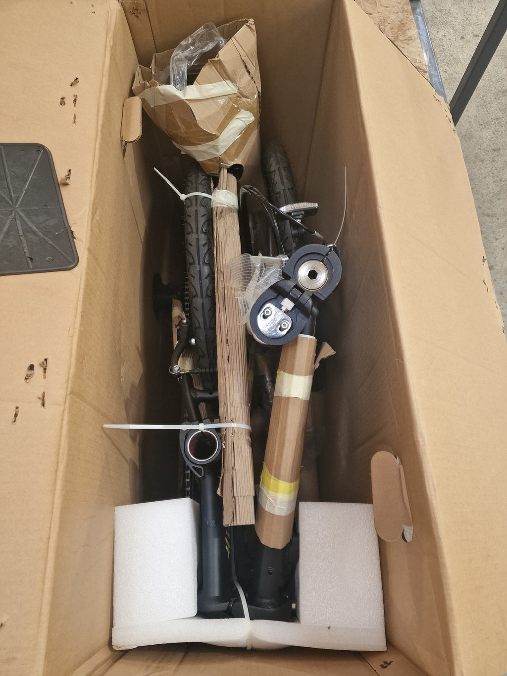Dahon Hit 20" Wheels 11.6 kg Compact Unisex Matt Black Folding Bike {Alt Pedals}