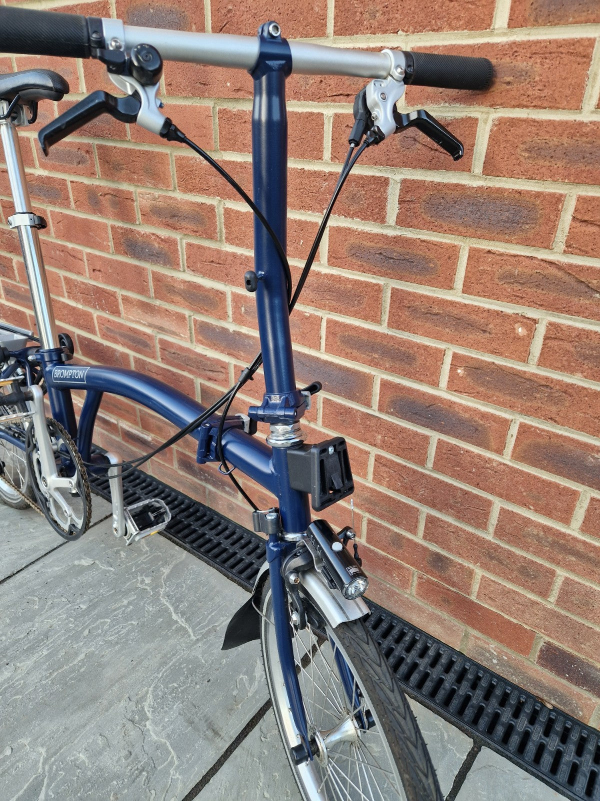 Brompton 2 speed folding bike 2019 - very good condition in navy blue