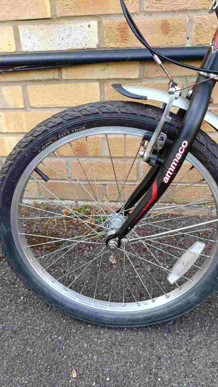 Aluminium Ammaco Pakka Lite folding bike in good condition with a comfort saddle