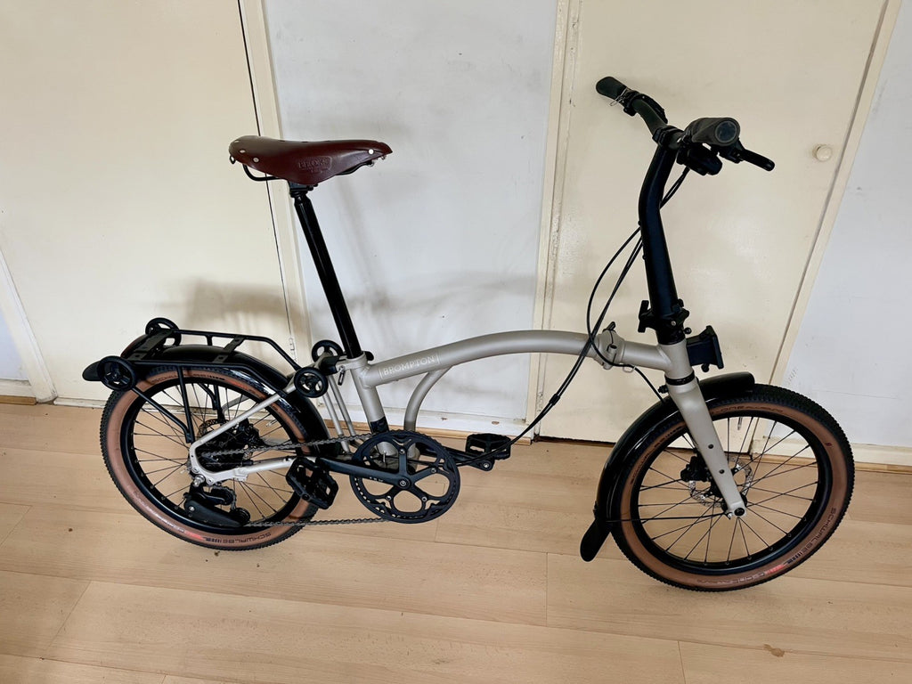 Brompton G Line Folding Bike 8-Speed, Traildust White w rack & mudguards Small