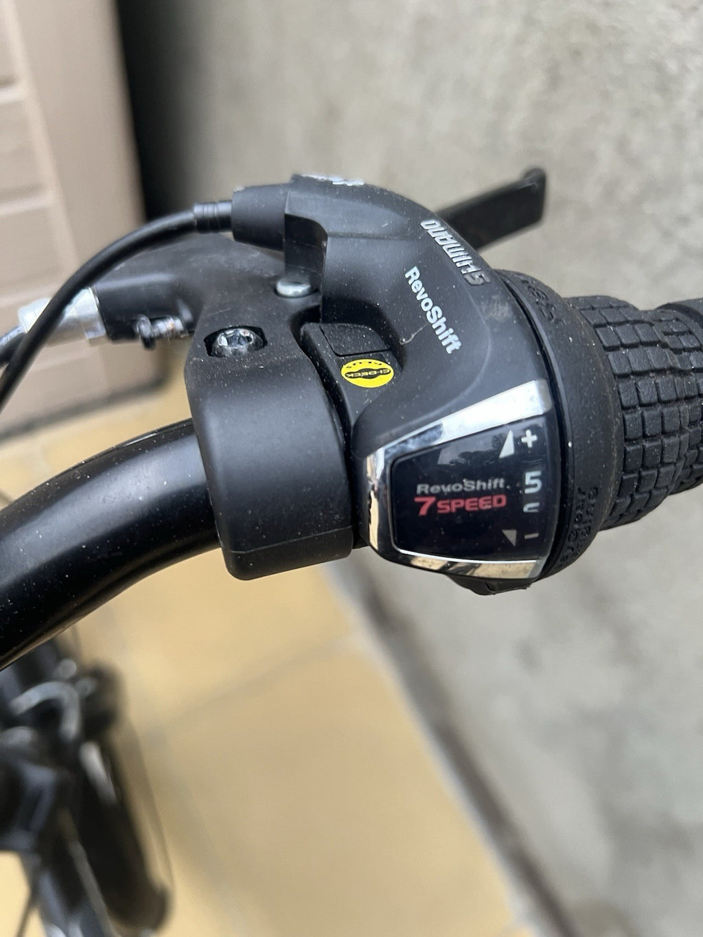 Raleigh FoldWay Bike 20in Black 7-Speed Grip Shifter