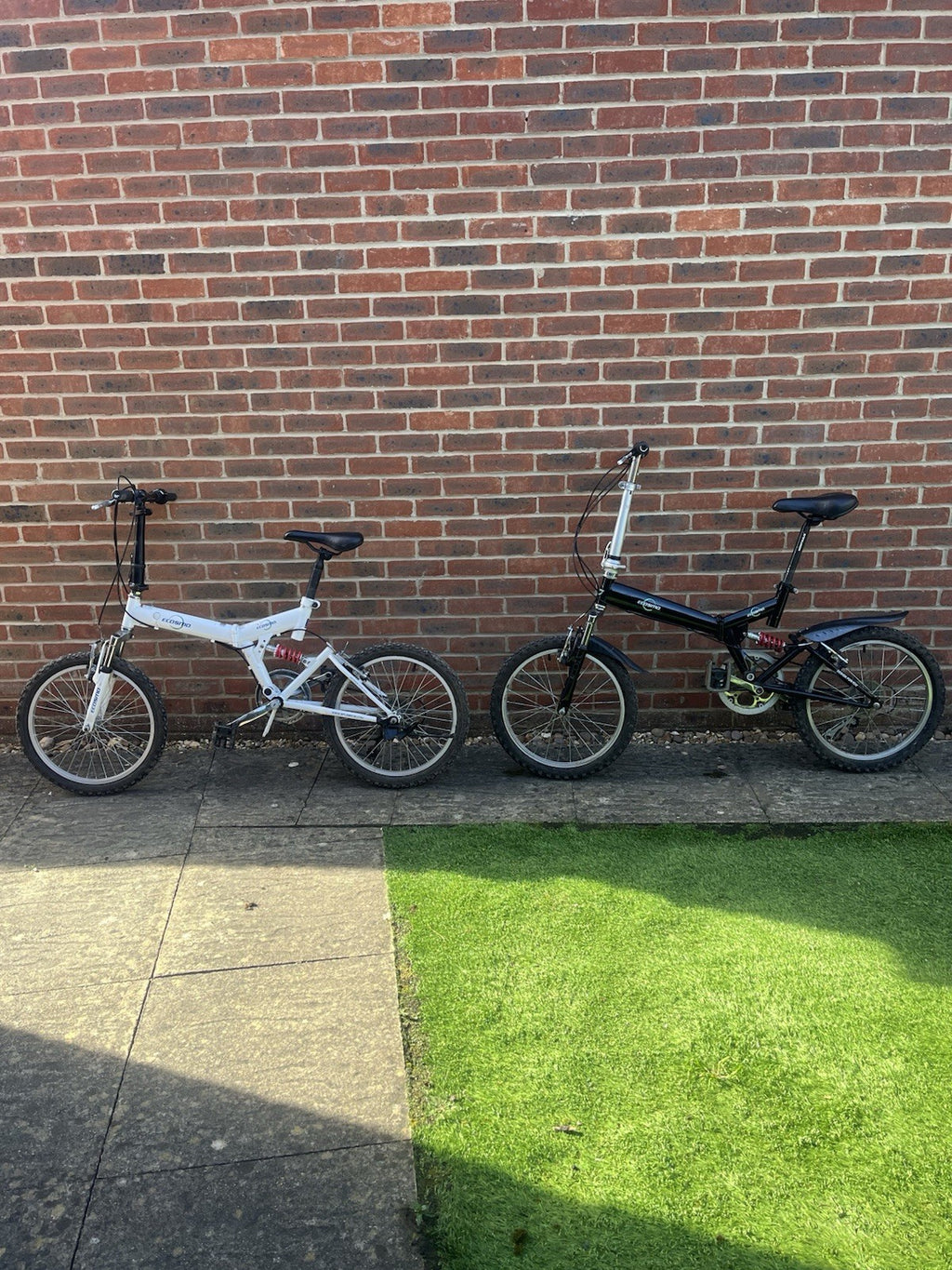 2 Folding Bikes 20 Inch Wheels One Black Or Me White With Adjustable Suspension