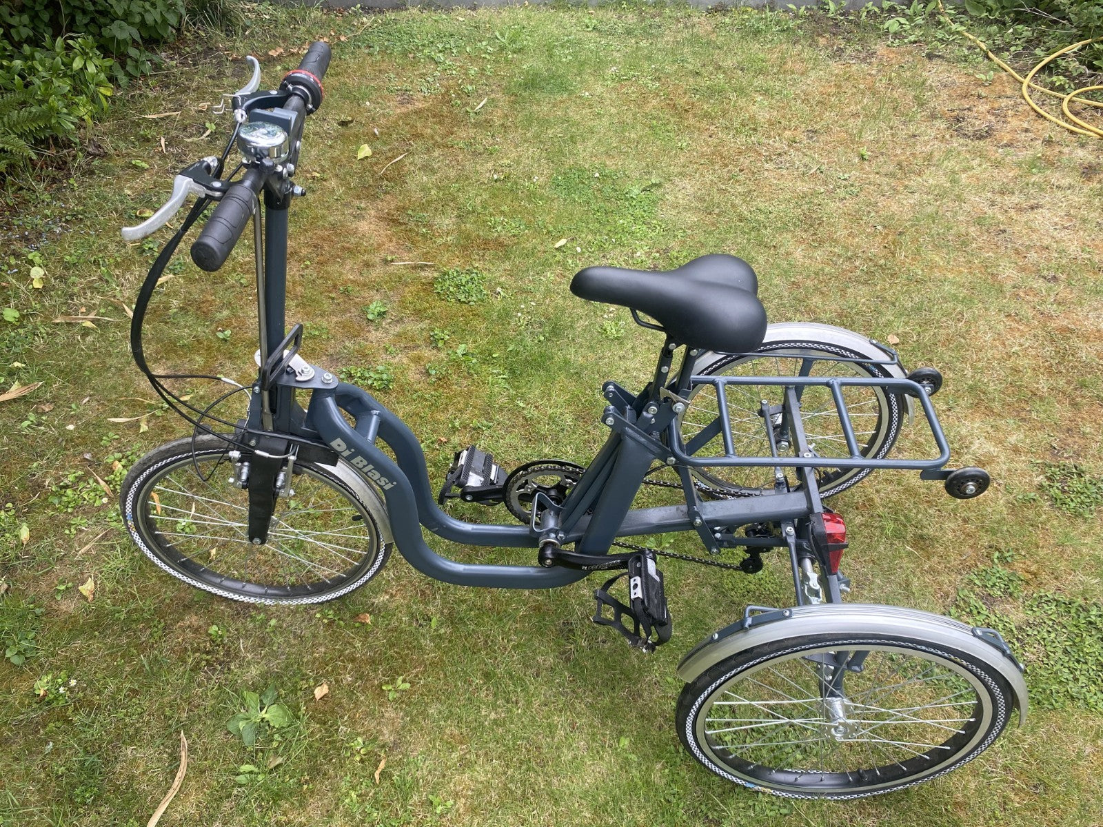 Di Blasi folding bike R32 model. Black bike in used but in great condition.