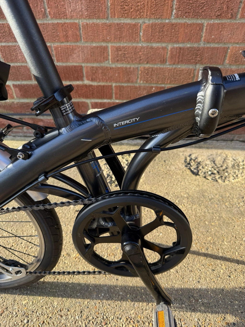 Carrera Intercity Unisex 8 Speed 20'' Wheels Folding Bike. Only Used Once