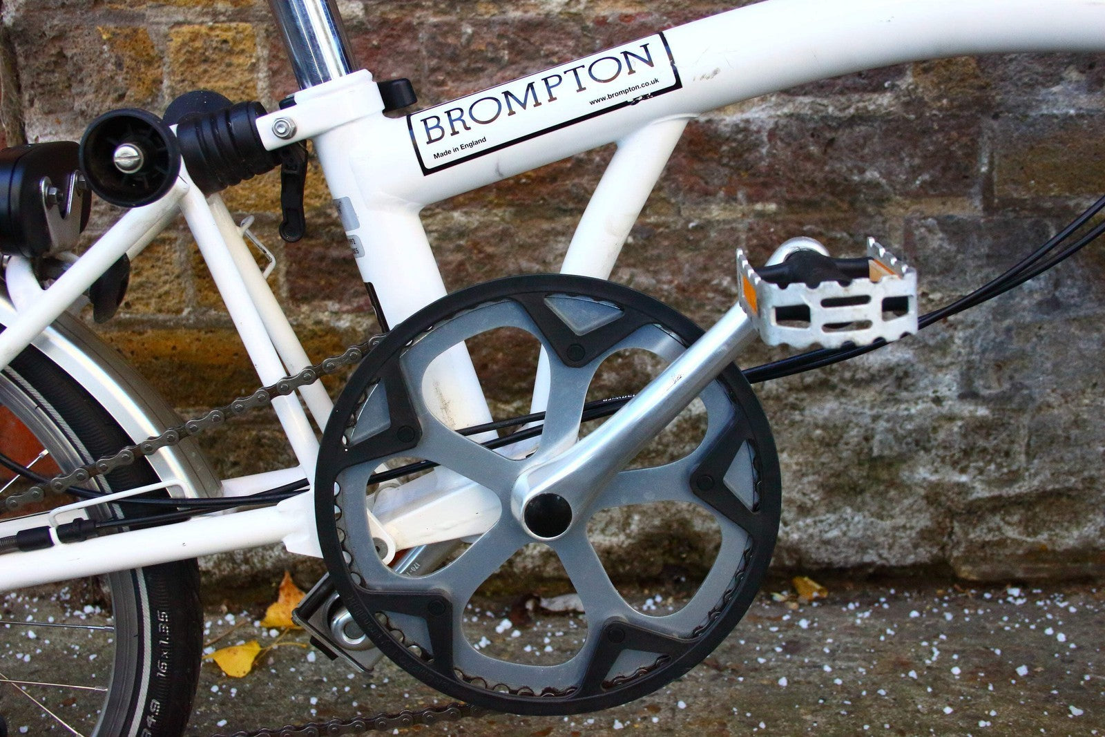 Brompton S2L Folding Ficycle in White (Weighs 10.5kg) Great condition 2010 Model