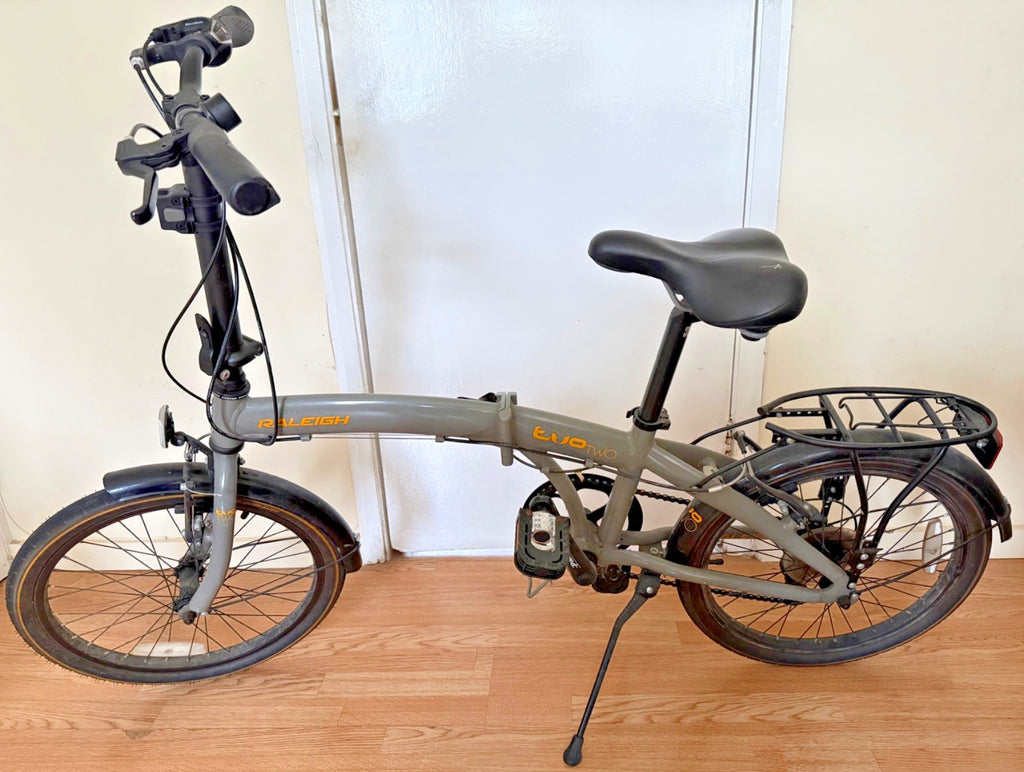 Raleigh Evo 2 Folding Bike - 7 Speed Shimano - 20" Wheels - Grey - Used