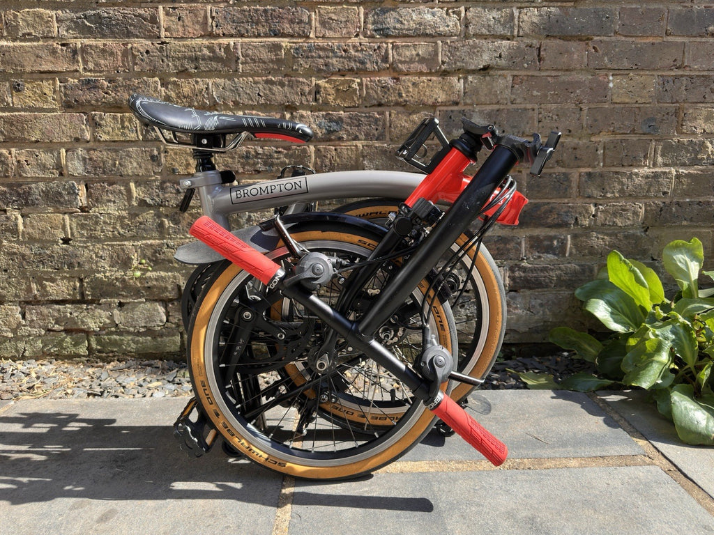 Brompton CHPT3 V3 Bike 6 Speed With Titanium Mudguards and Brompton CHPT3 bag