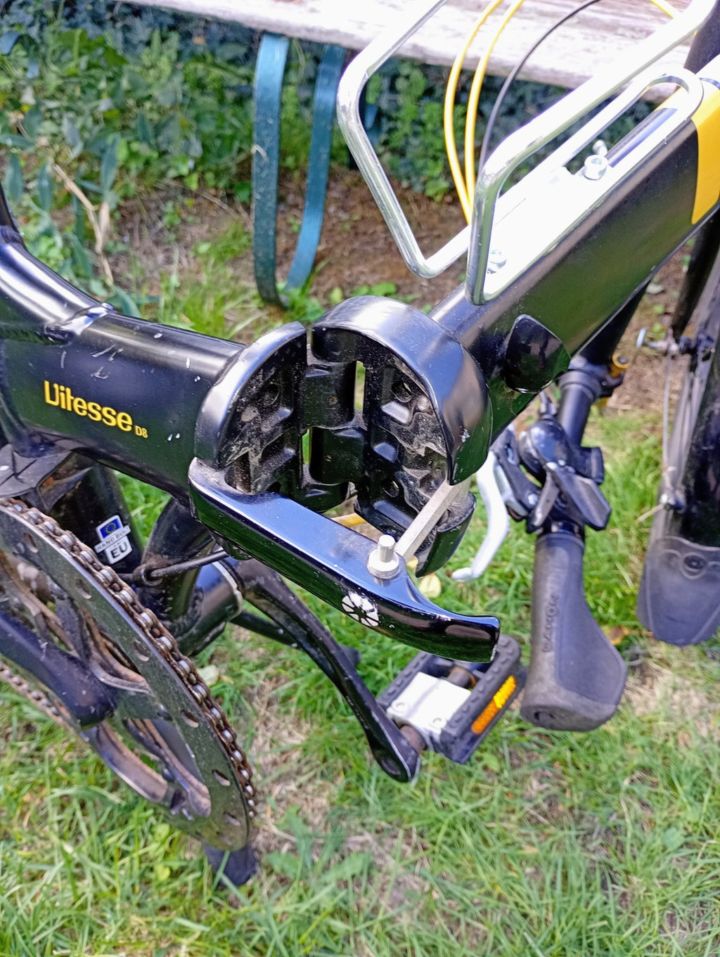 Dahon Vitesse D8 Aluminium Folding Bike 20" Black Wheels, 8-Speed Shimano Altus
