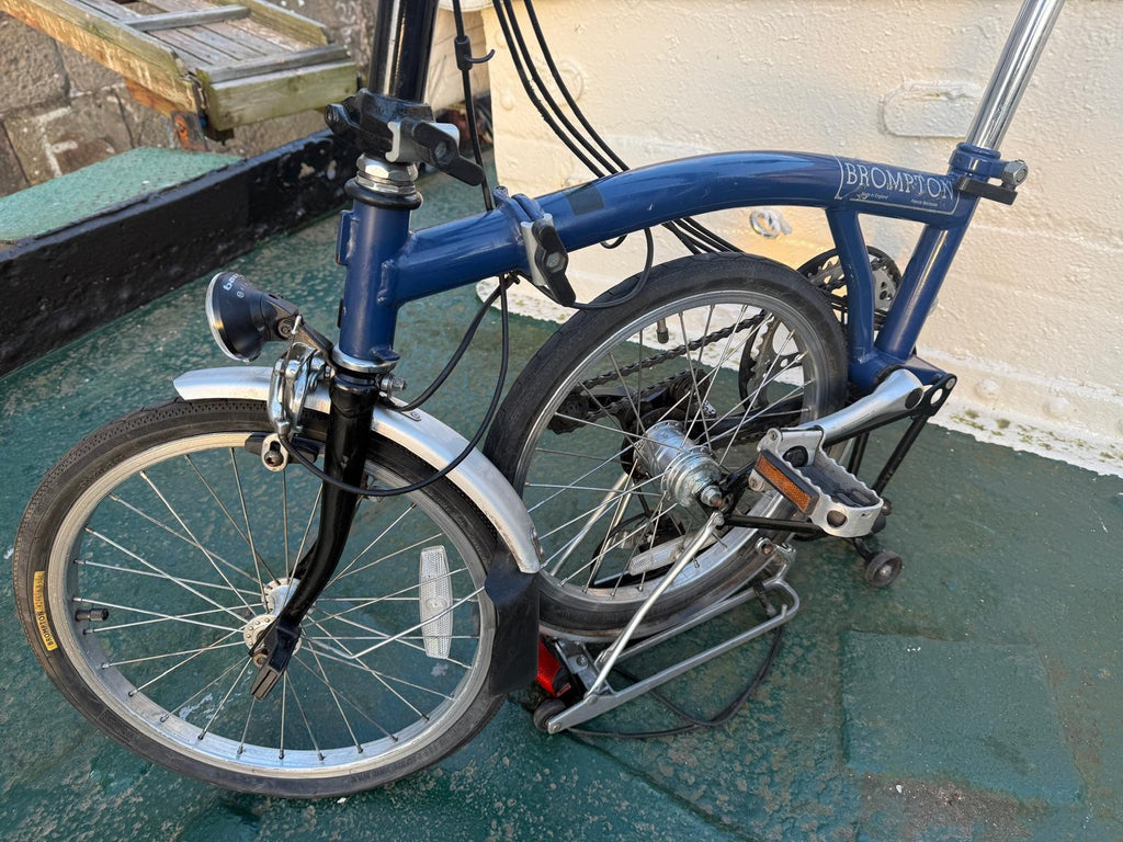 2 Bromptons. 1 x   Navy 6 Speed DYNAMO Light 1 x cream 5 speed.