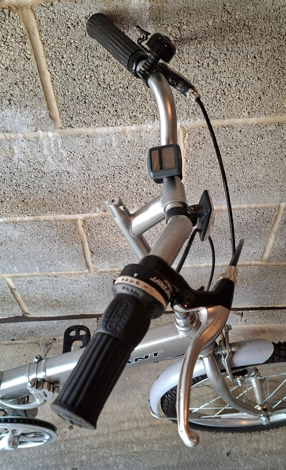 GIANT HALFWAY FOLDING BIKE – 6 Speed, 20" Wheels - Lightweight Aluminium Frame