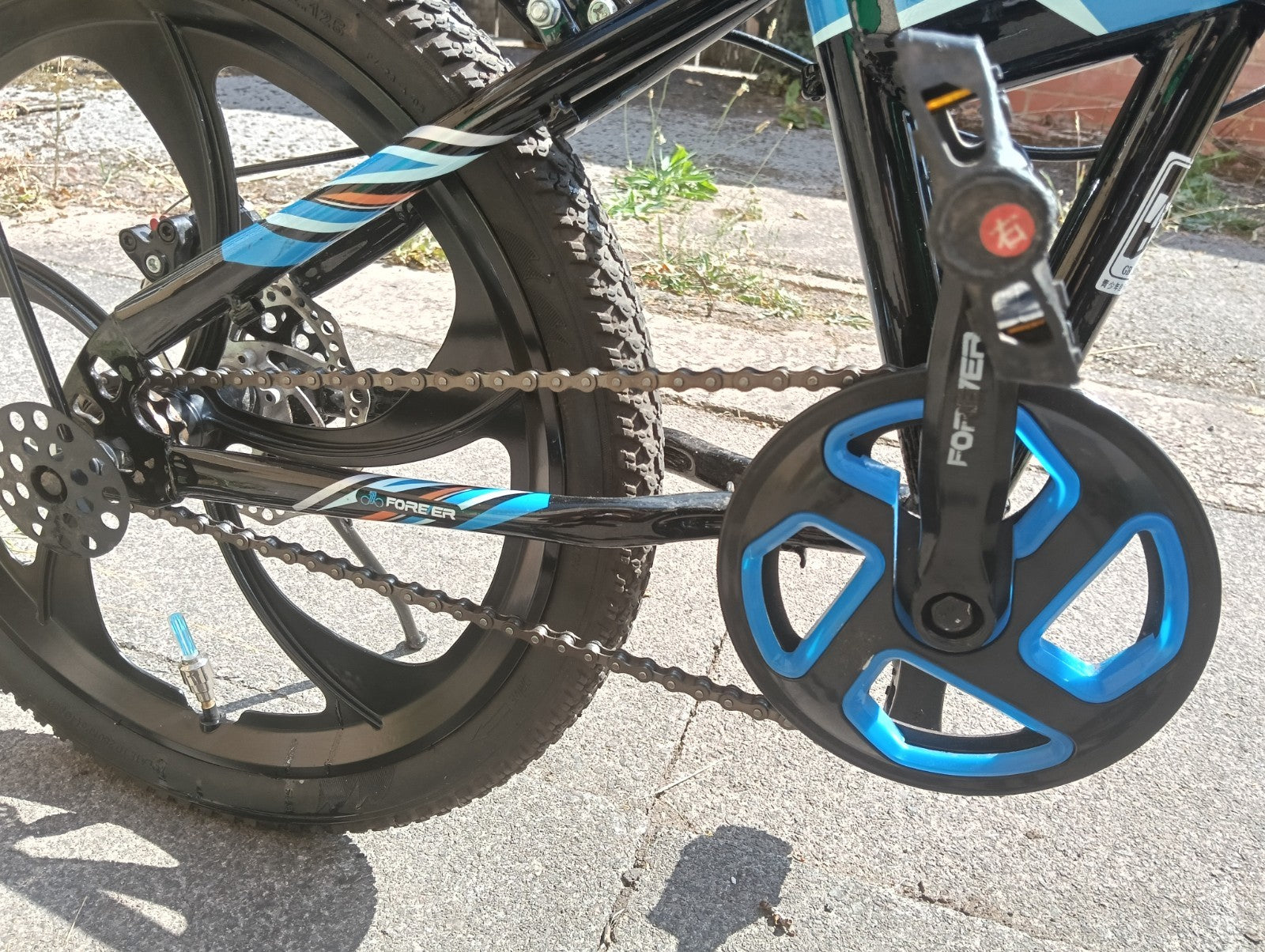 Forever 26in Unisex Kids Folding Bike Black/Blue Disc Brakes Mag Wheels Rack