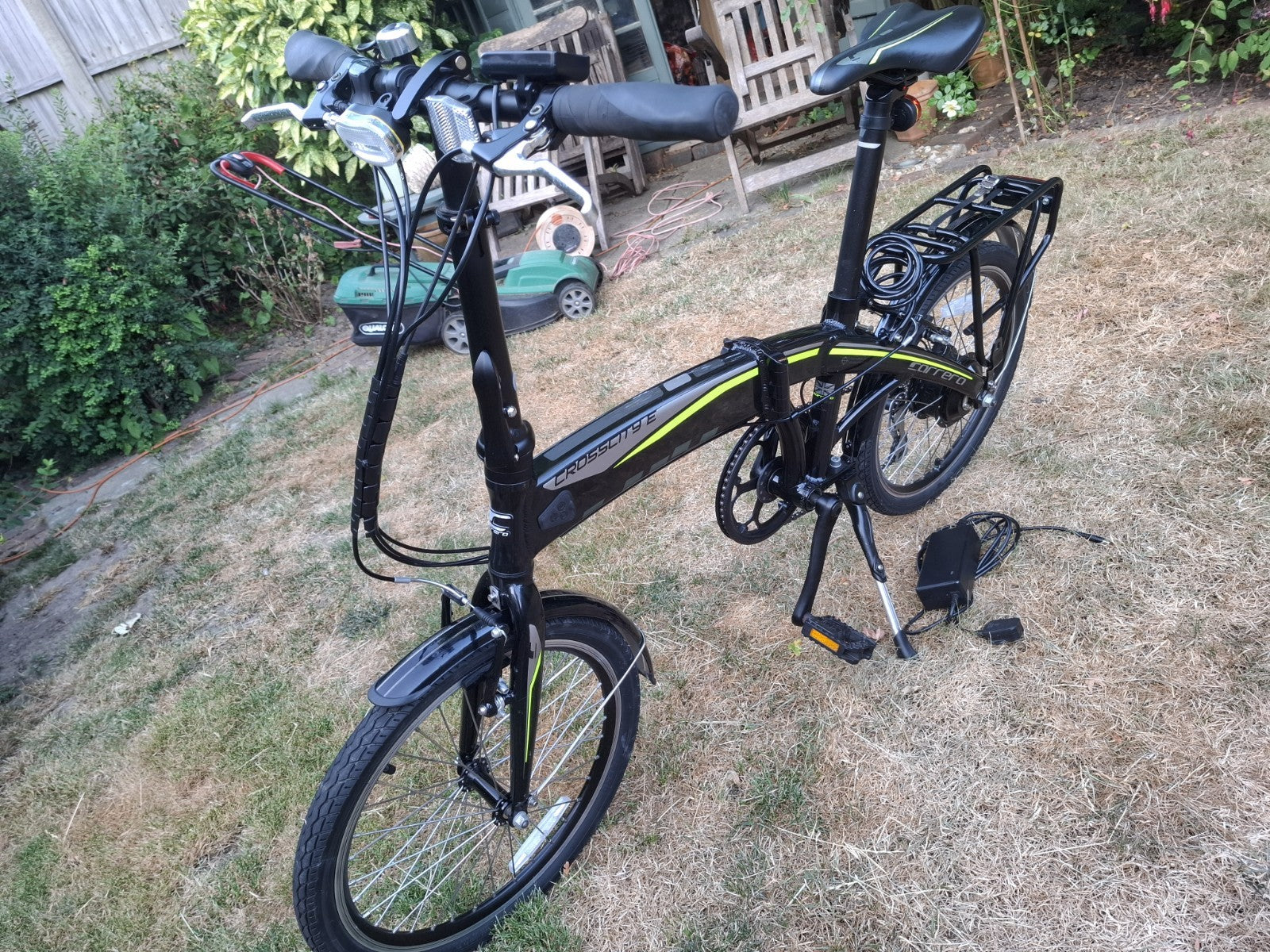 Halfords Crosscity -E Folding Bike, unused condition