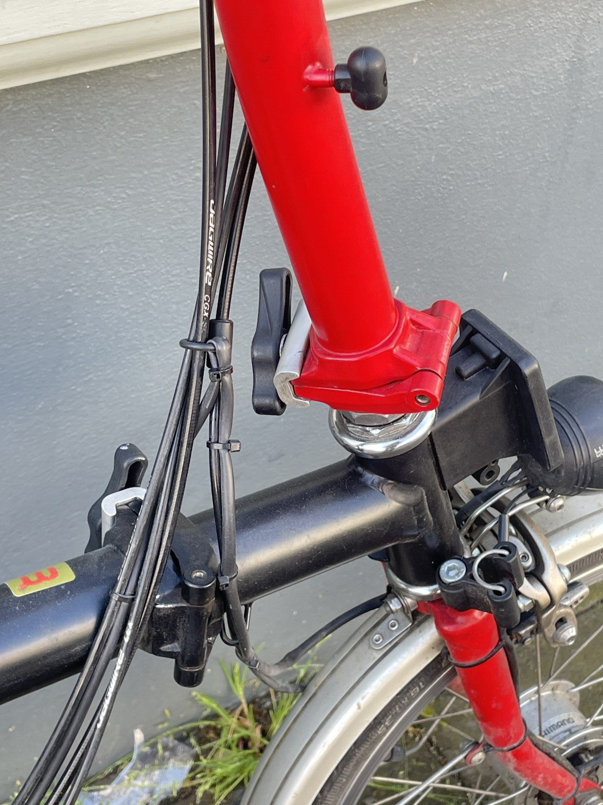 Brompton M6R Folding Bike - Black/Red, Dynamo - Luggage rack