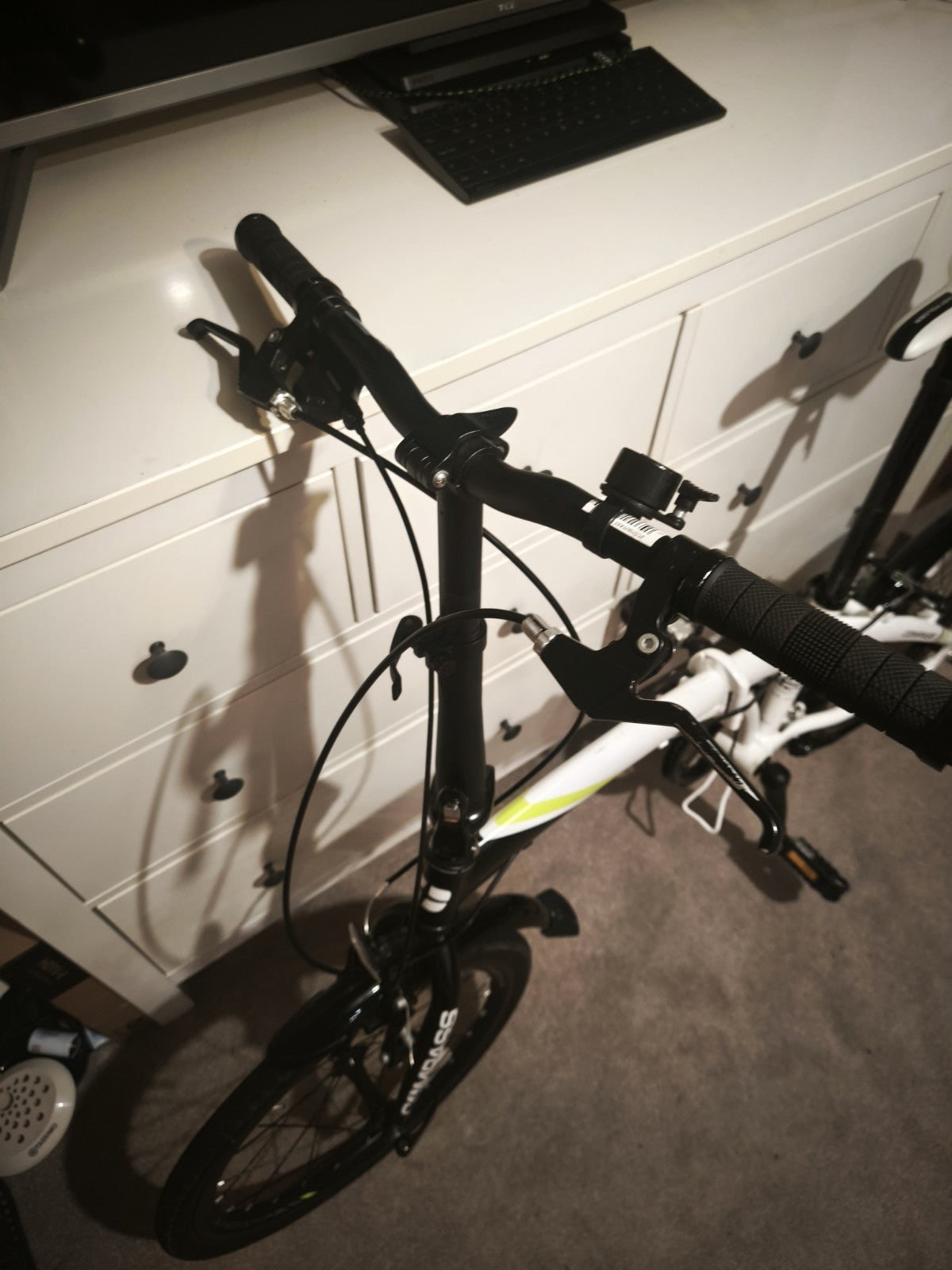 Compass Folding Bicycle – Ideal for Commuting & Storage – White/Black With Bag