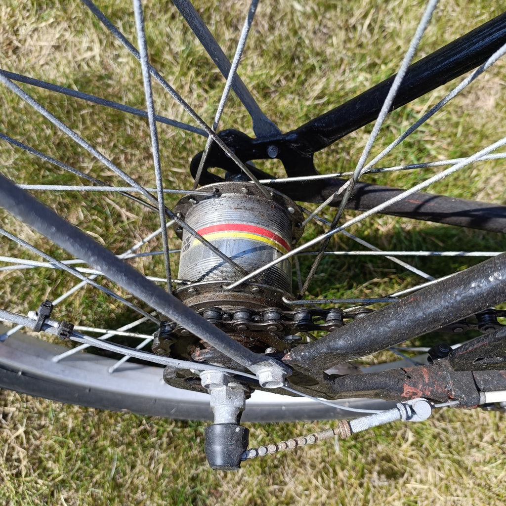 Folding Bicycle, Adults size 20 inch wheels condition used. Collection only!