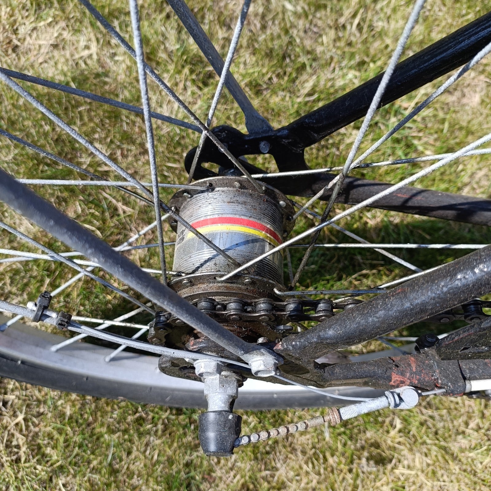 Folding Bicycle, Adults size 20 inch wheels condition used. Collection only!