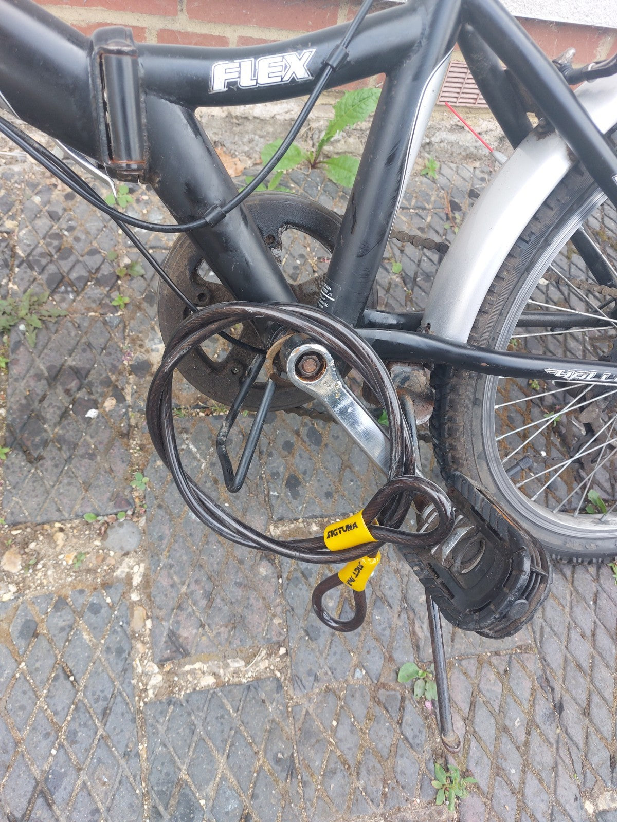Challenge Flex Folding Bike+2 Lockers+wheel Pump