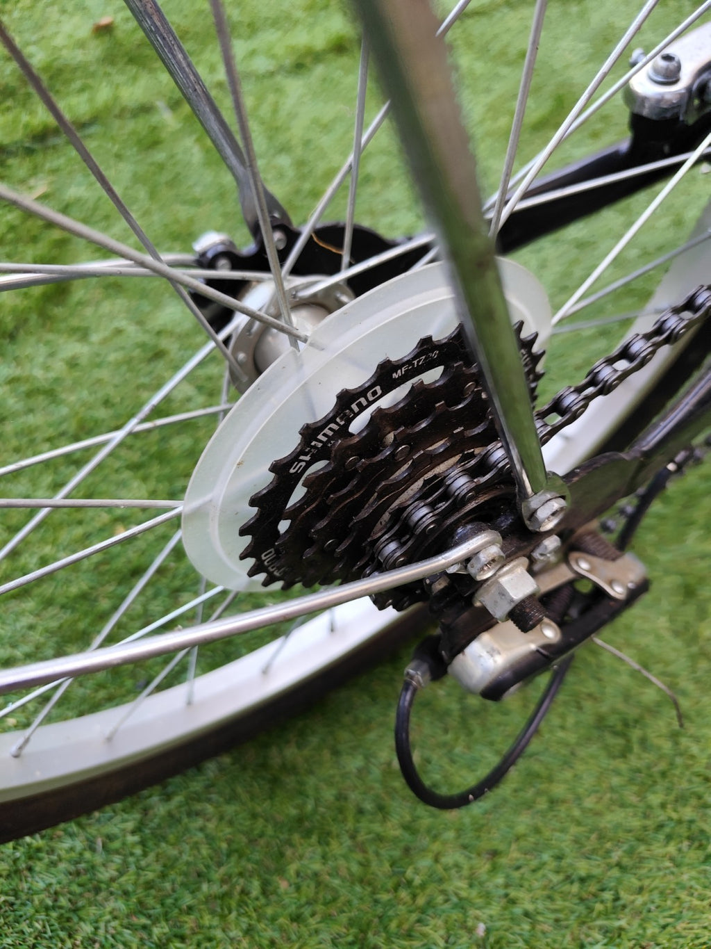 Bicycles4U folding bike .  Shimano 6 gears. See description