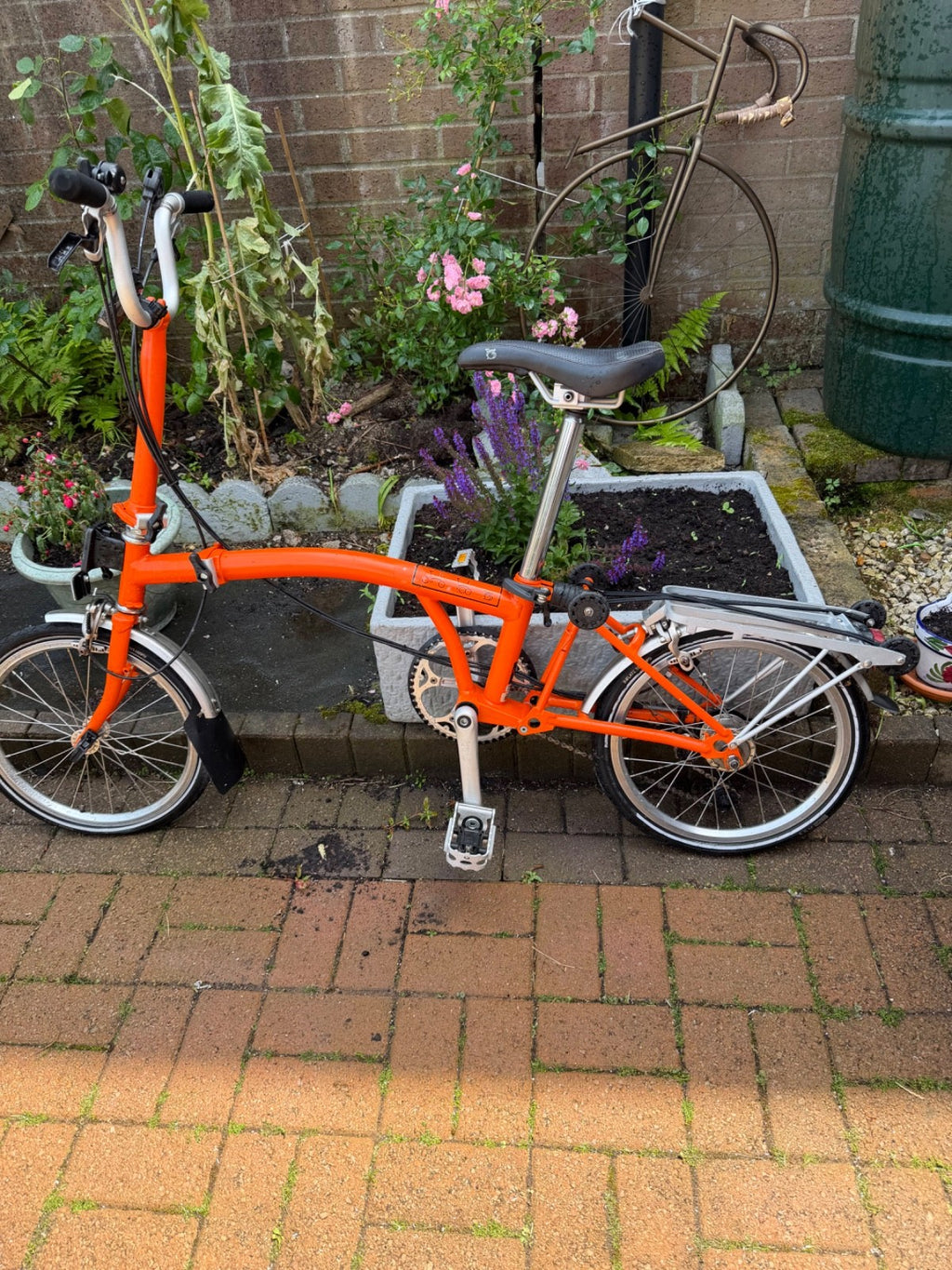 brompton folding bike 6 speed Orange .Item in good working order.