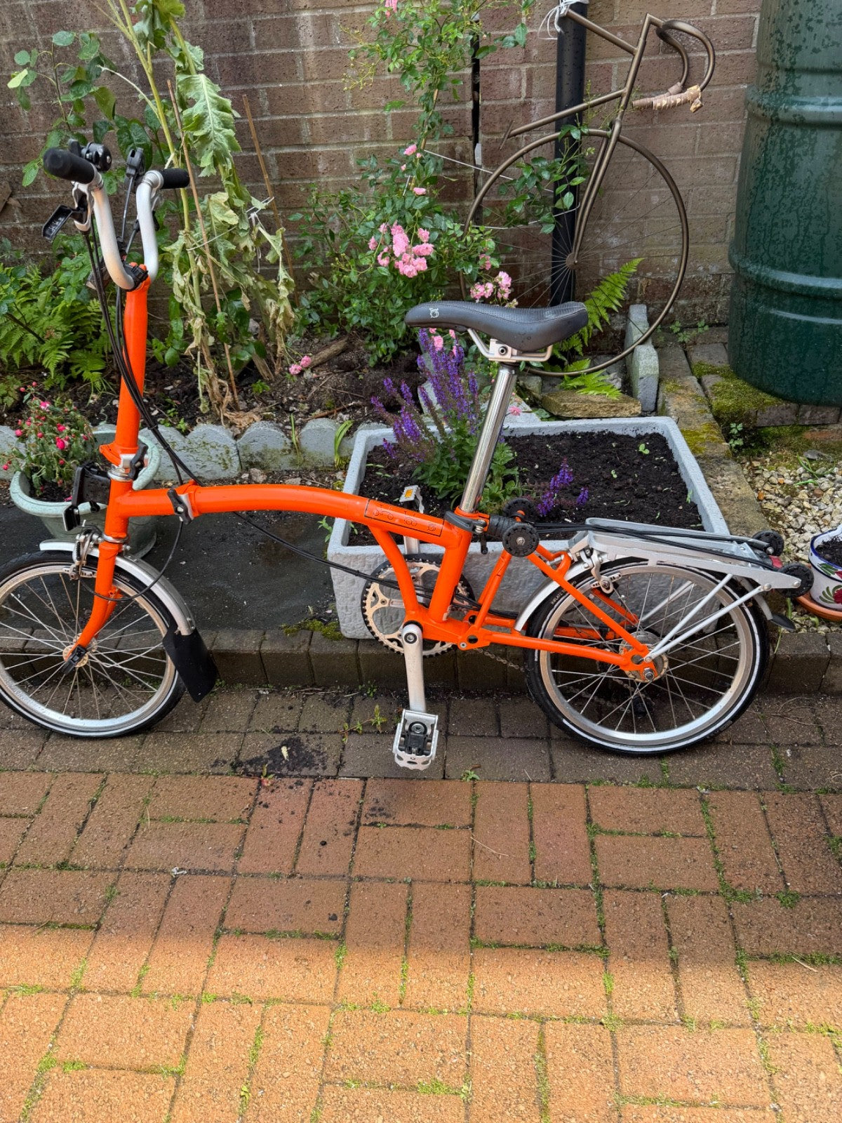 brompton folding bike 6 speed Orange .Item in good working order.