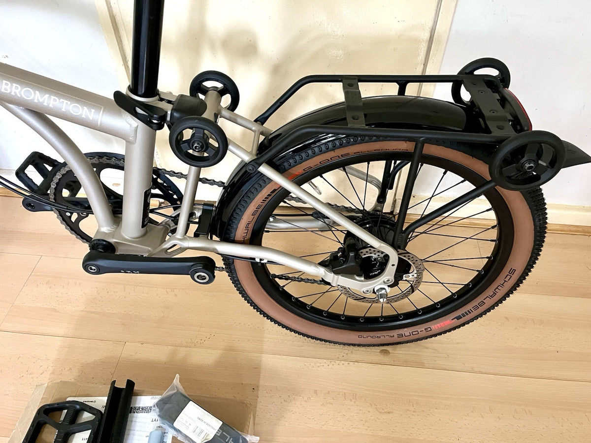 Brompton G Line Medium Folding Bike 8-Speed, Traildust White w rack & mudguards