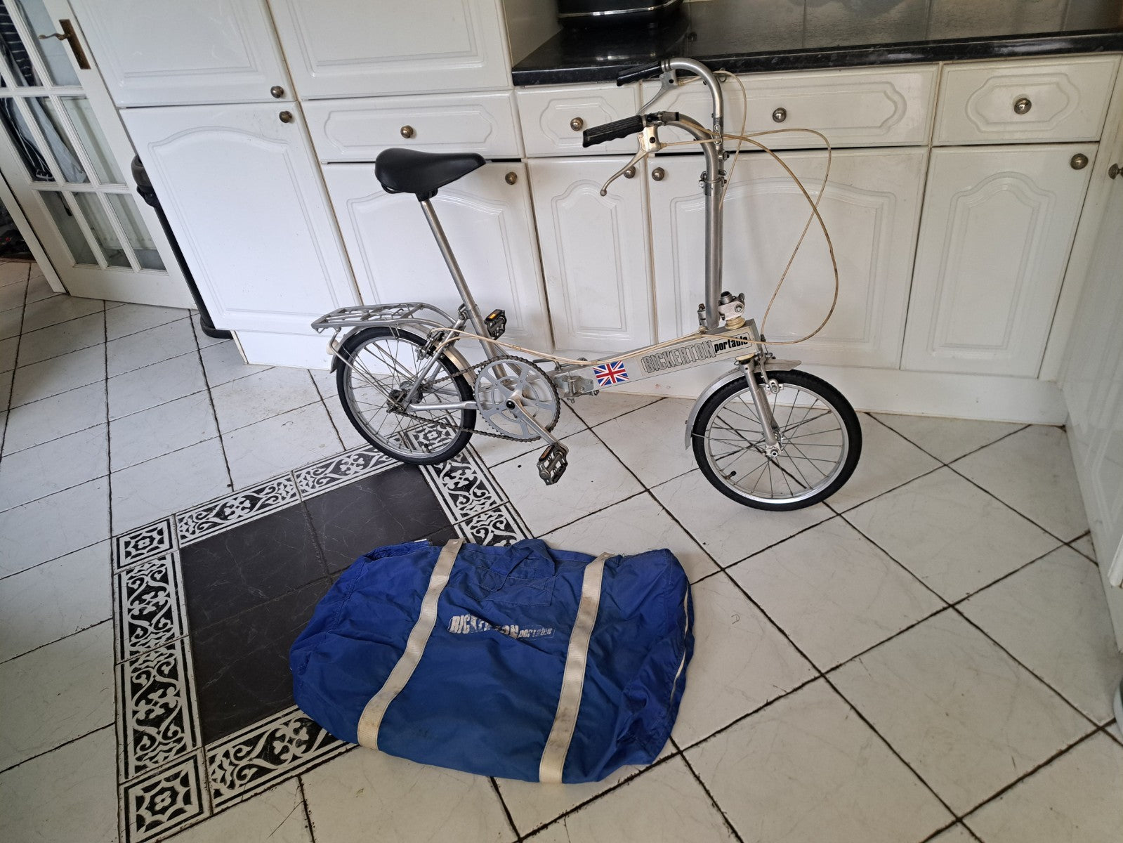 VINTAGE 1980'S BICKERTON PORTABLE 3 SPEED LIGHT WEIGHT FOLDING SHOPPER WITH BAG