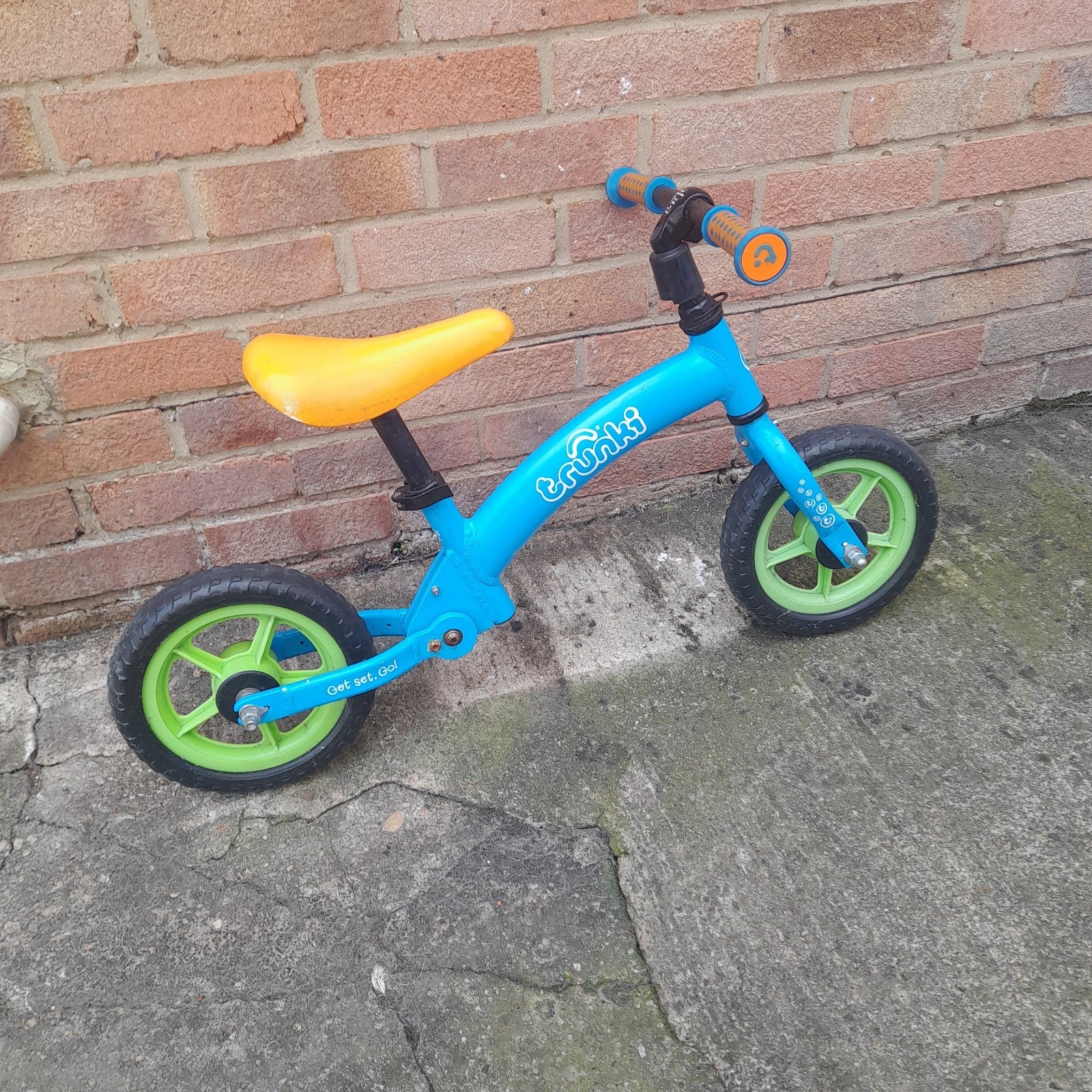 Trunki Folding Balance Bike, 12-inch Wheels Fold to carry/car boot