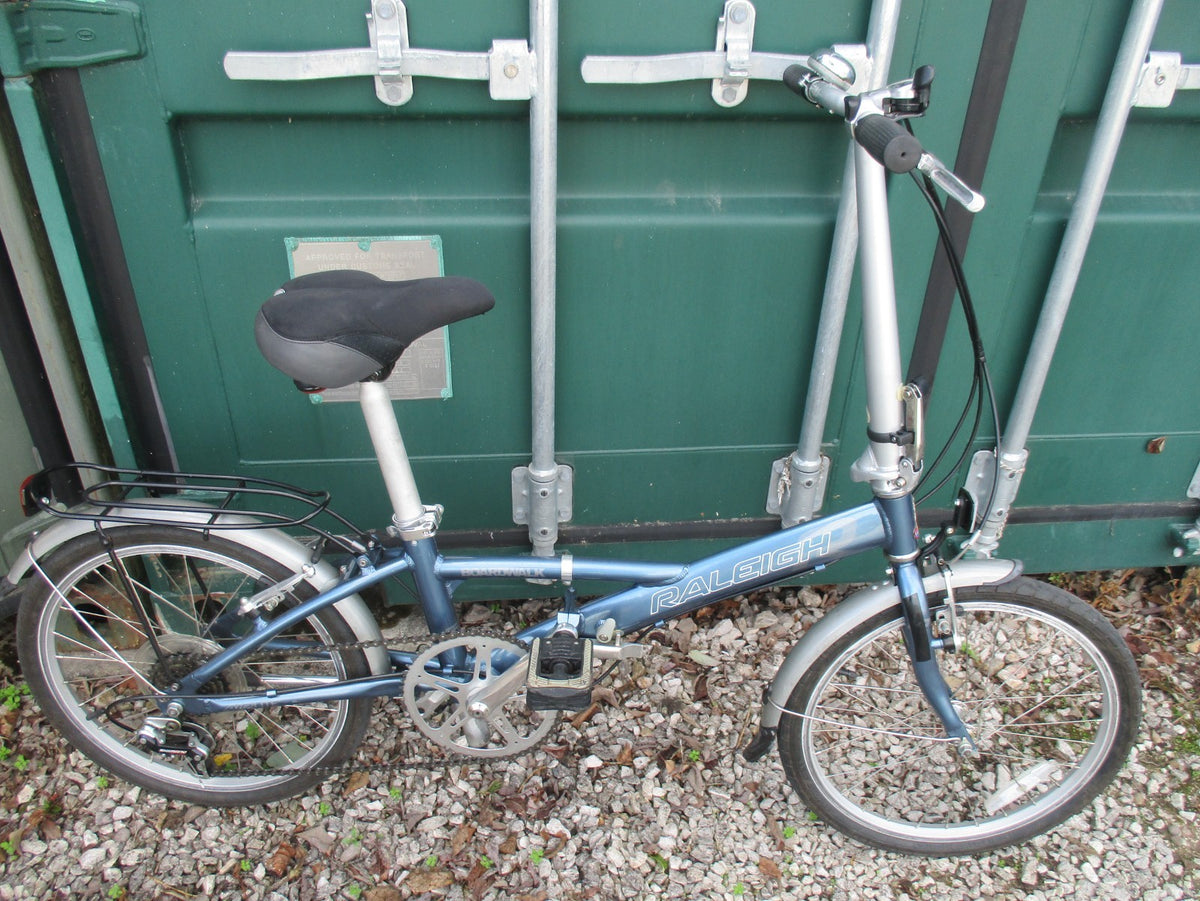 Raleigh Boardwalk Folding bicycle 20” wheels 6 speed, excellent condition