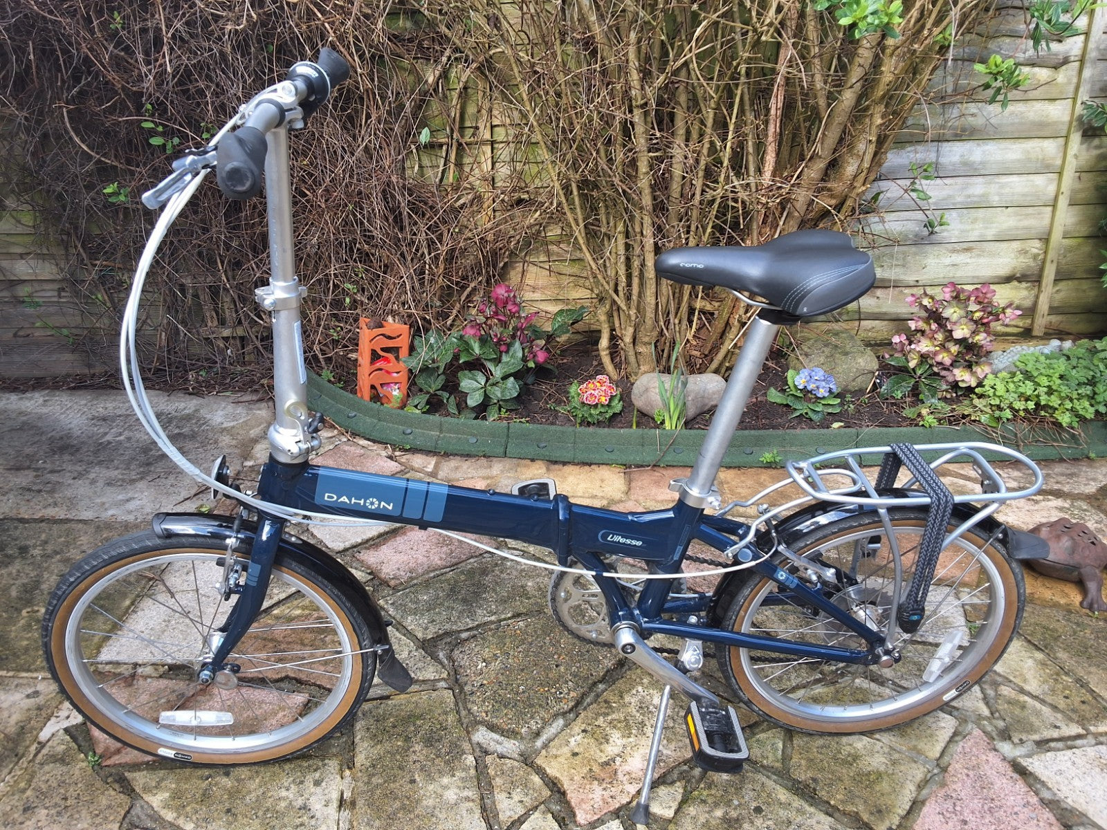 Pair of Dahon Vitesse D7  Aluminium Folding Bikes 7 Speed with Carry bags