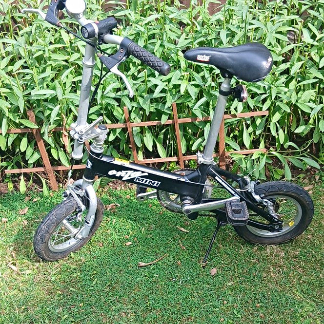 Onza Mini Bike 16in Black Adjustable Seat Kickstand