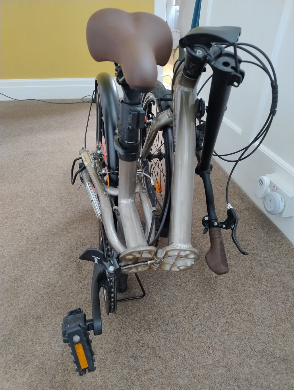 BTWIN Tilt 900 Folding Bike 9-Speed, Lightweight (Pristine cy,See Images)