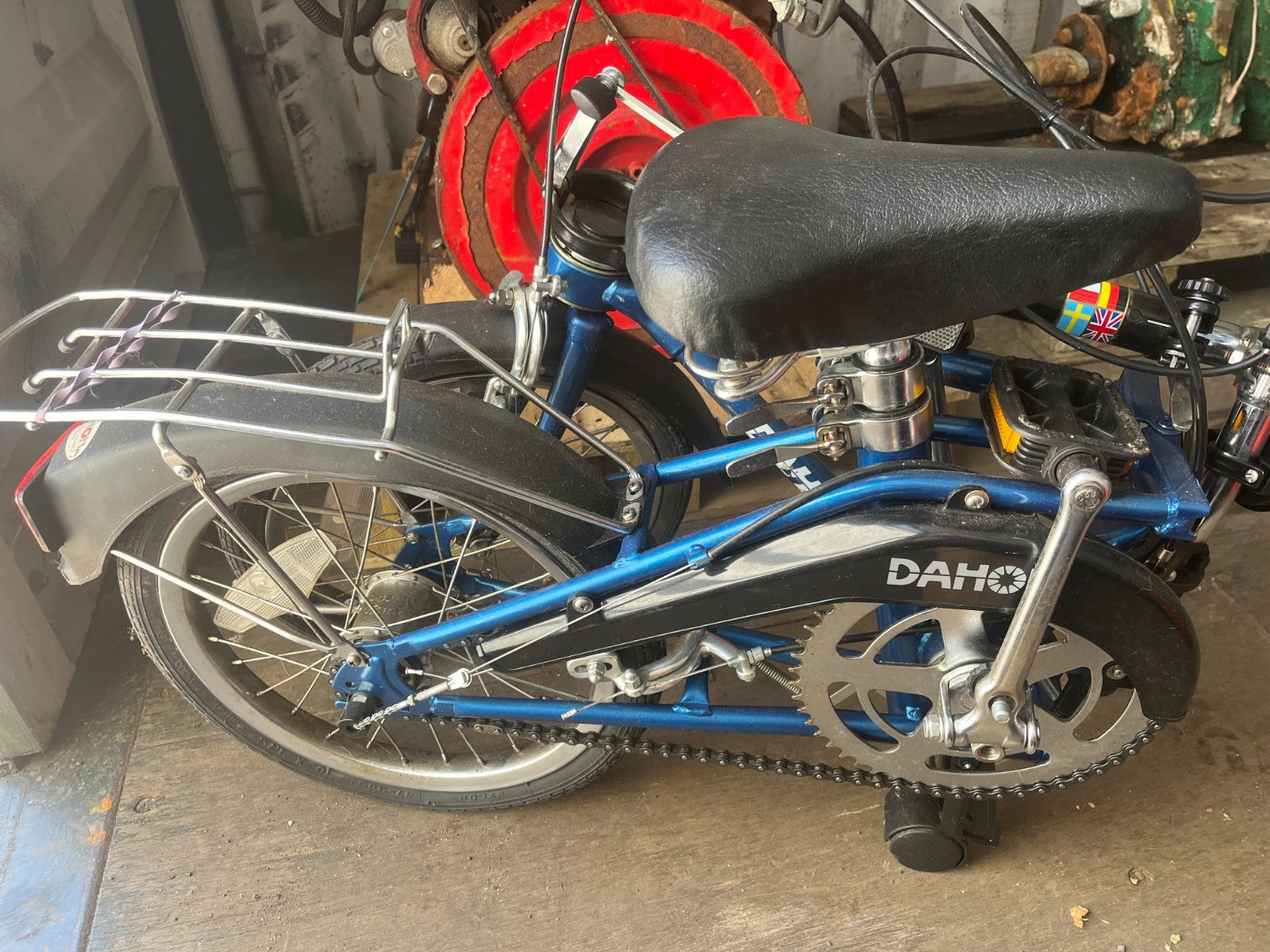 DAHON Folding Bike Ideal Boat Caravan or Motorhome - Metallic Blue