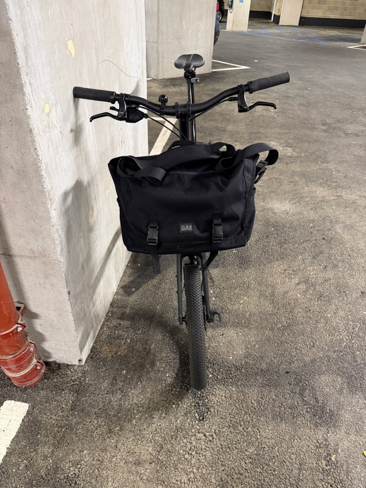 Brompton G Line 8-Speed Folding Bike Large – Space Black + Metro Messenger Bag